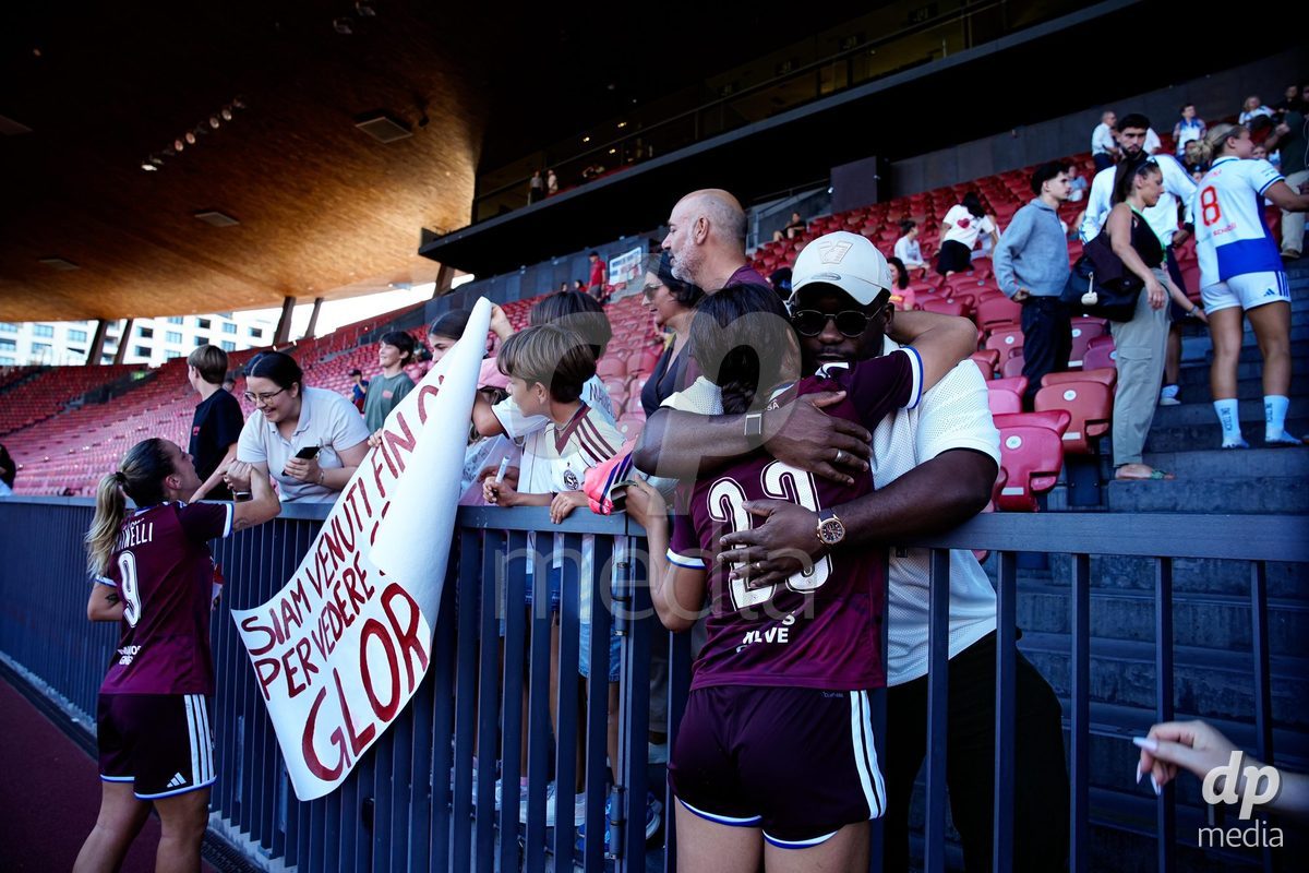 ZURICH, SWITZERLAND - September 6: Amina Muratovic (Amina MuratoviÄ) of Servette FC Chenois Feminin with fans after the AXA Women's Super League match between GC Frauenfussball and Servette FC Chenois Feminin at Letzigrund on September 6, 2026 in Zurich, Switzerland.