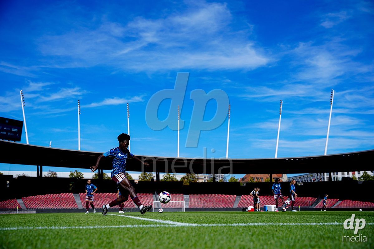 ZURICH, SWITZERLAND - September 6: Bénédicte Simon (Benedicte Simon) of Servette FC Chenois Feminin warming up during the AXA Women's Super League match between GC Frauenfussball and Servette FC Chenois Feminin at Letzigrund on September 6, 2026 in Zurich, Switzerland.