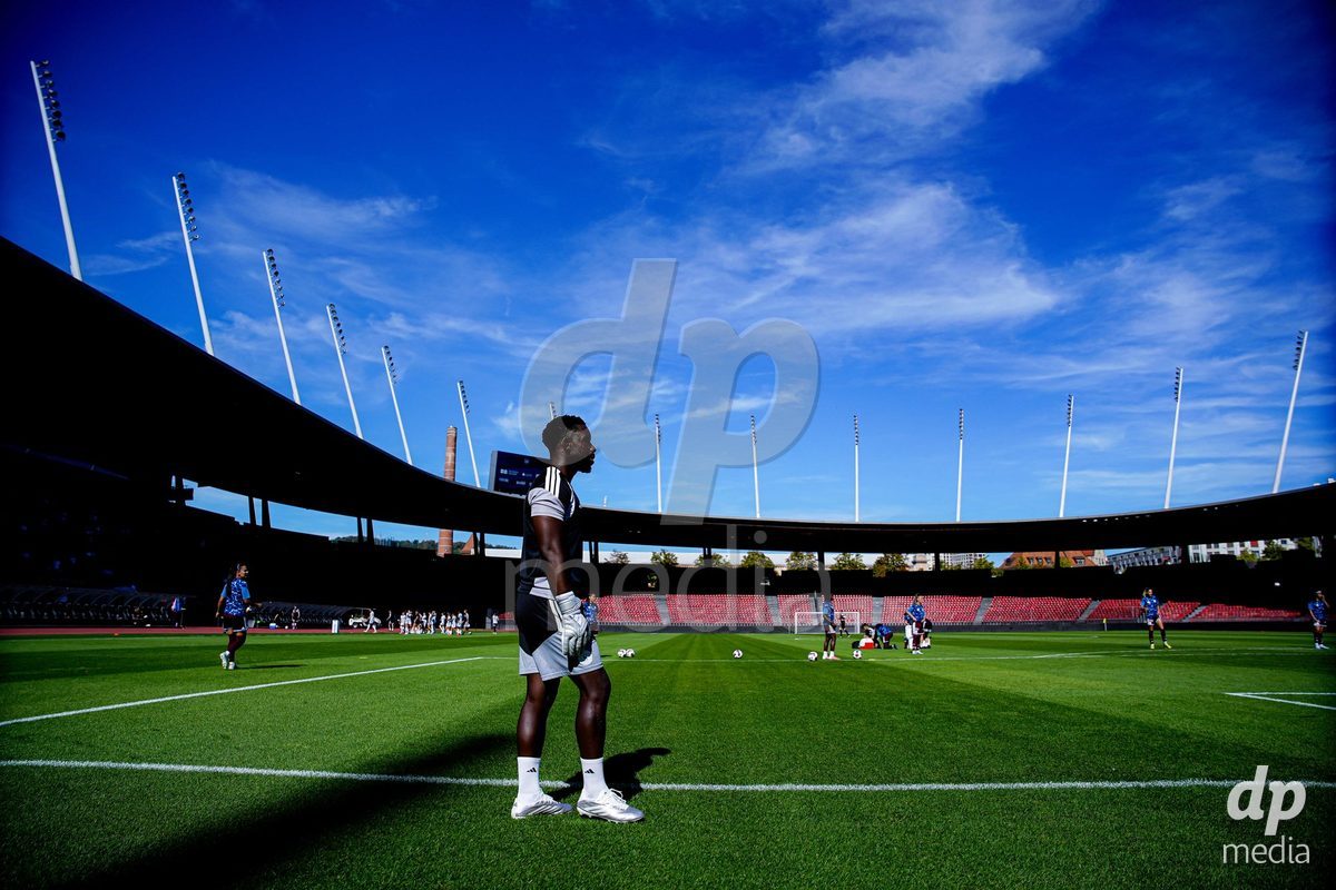 ZURICH, SWITZERLAND - September 6: Servette FC Chenois Feminin staff during the AXA Women's Super League match between GC Frauenfussball and Servette FC Chenois Feminin at Letzigrund on September 6, 2026 in Zurich, Switzerland.