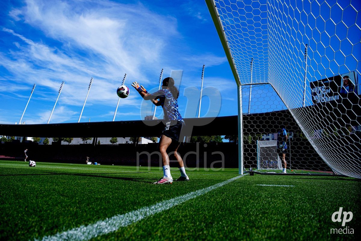 ZURICH, SWITZERLAND - September 6: Players of Servette FC Chenois Feminin warming up during the AXA Women's Super League match between GC Frauenfussball and Servette FC Chenois Feminin at Letzigrund on September 6, 2026 in Zurich, Switzerland.