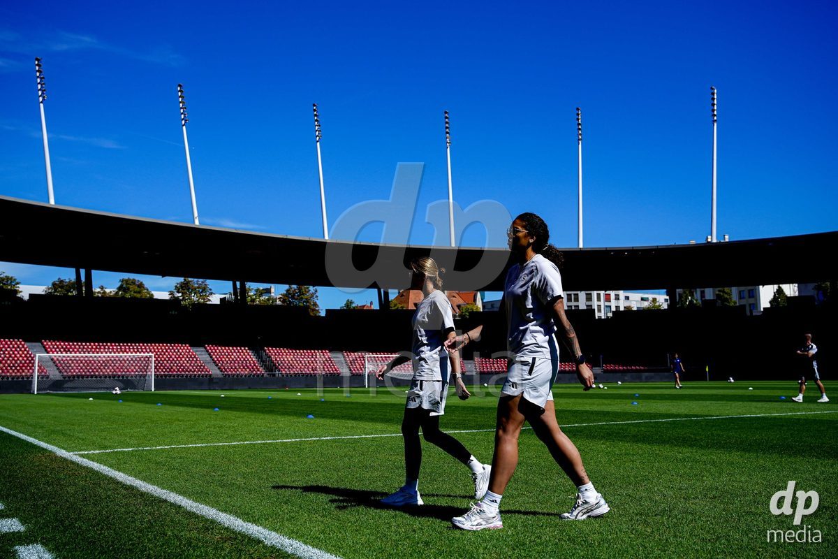 ZURICH, SWITZERLAND - September 6: Players of Servette FC Chenois Feminin arrival during the AXA Women's Super League match between GC Frauenfussball and Servette FC Chenois Feminin at Letzigrund on September 6, 2026 in Zurich, Switzerland.