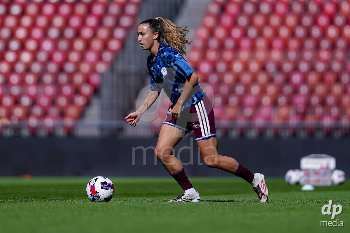 ZURICH, SWITZERLAND - September 6: Laia Balleste (Laia Ballesté) of Servette FC Chenois Feminin warming up during the AXA Women's Super League match between GC Frauenfussball and Servette FC Chenois Feminin at Letzigrund on September 6, 2026 in Zurich, Switzerland.