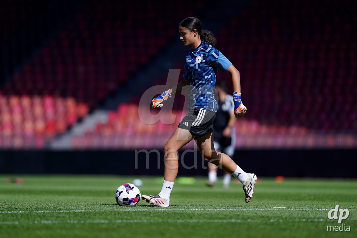 ZURICH, SWITZERLAND - September 6: Abby Blanco Acevedo of Servette FC Chenois Feminin warming up during the AXA Women's Super League match between GC Frauenfussball and Servette FC Chenois Feminin at Letzigrund on September 6, 2026 in Zurich, Switzerland.