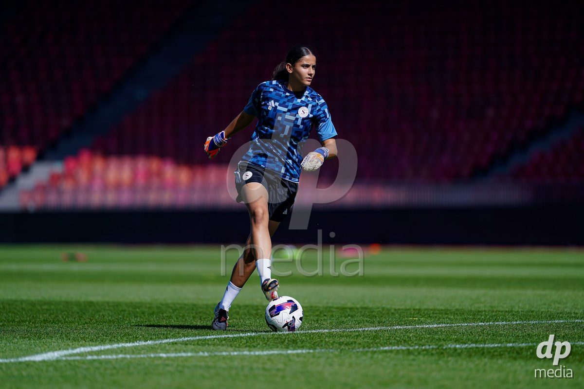 ZURICH, SWITZERLAND - September 6: Abby Blanco Acevedo of Servette FC Chenois Feminin warming up during the AXA Women's Super League match between GC Frauenfussball and Servette FC Chenois Feminin at Letzigrund on September 6, 2026 in Zurich, Switzerland.