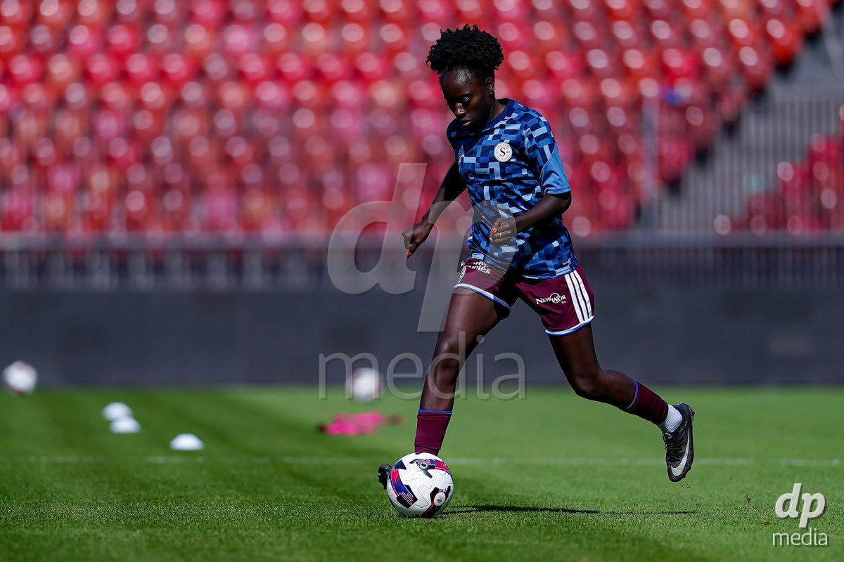 ZURICH, SWITZERLAND - September 6: Bénédicte Simon (Benedicte Simon) of Servette FC Chenois Feminin warming up during the AXA Women's Super League match between GC Frauenfussball and Servette FC Chenois Feminin at Letzigrund on September 6, 2026 in Zurich, Switzerland.