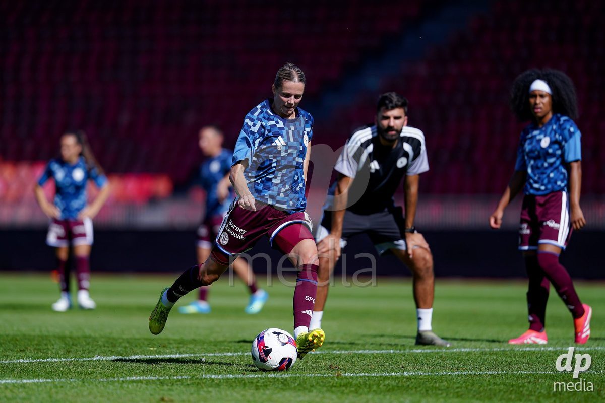ZURICH, SWITZERLAND - September 6: Laura Strik of Servette FC Chenois Feminin warming up during the AXA Women's Super League match between GC Frauenfussball and Servette FC Chenois Feminin at Letzigrund on September 6, 2026 in Zurich, Switzerland.