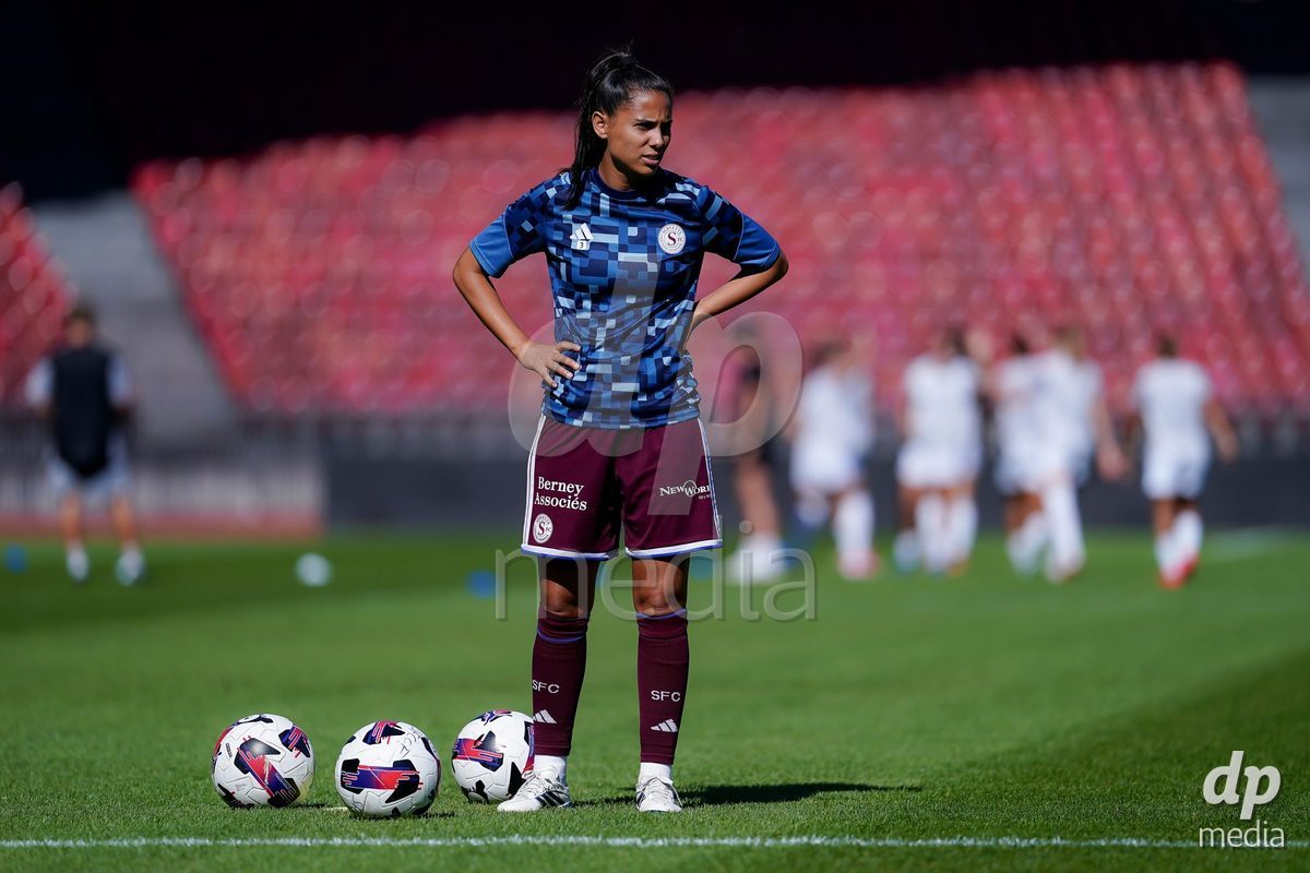 ZURICH, SWITZERLAND - September 6: Daina Bourma (Daïna Bourma) of Servette FC Chenois Feminin warming up during the AXA Women's Super League match between GC Frauenfussball and Servette FC Chenois Feminin at Letzigrund on September 6, 2026 in Zurich, Switzerland.