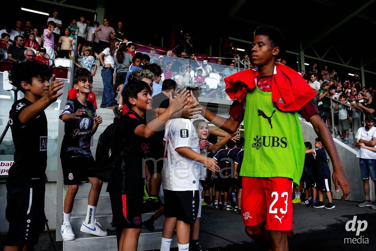 OBERE AU, Switzerland - September 8: Seny Diallo of Switzerland with fans during the International Friendly U20 match between Switzerland and Luxembourg at TBD on September 8, 2026 in Obere Au, Switzerland.