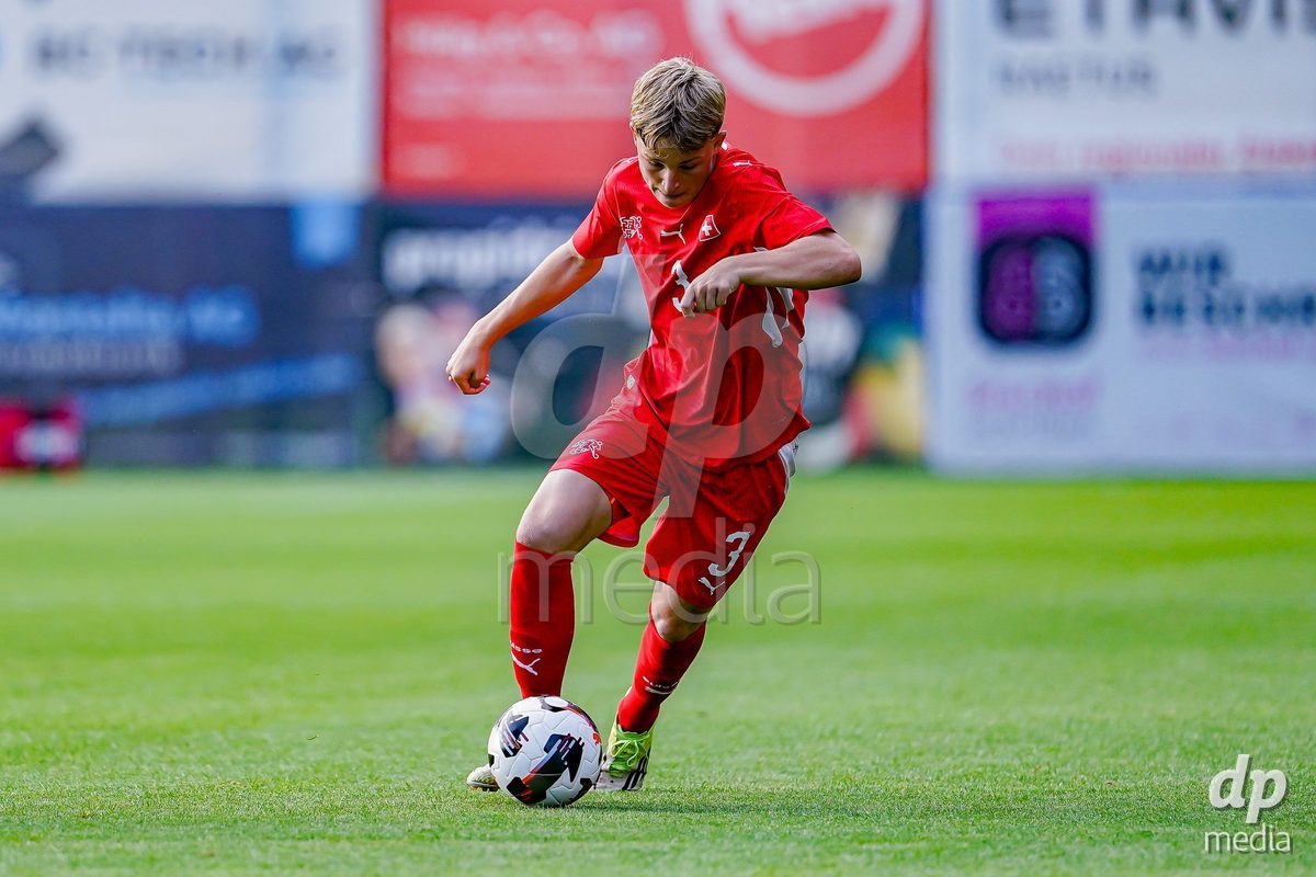 OBERE AU, Switzerland - September 8: Jaron Metzger of Switzerland controls the ball during the International Friendly U20 match between Switzerland and Luxembourg at TBD on September 8, 2026 in Obere Au, Switzerland.