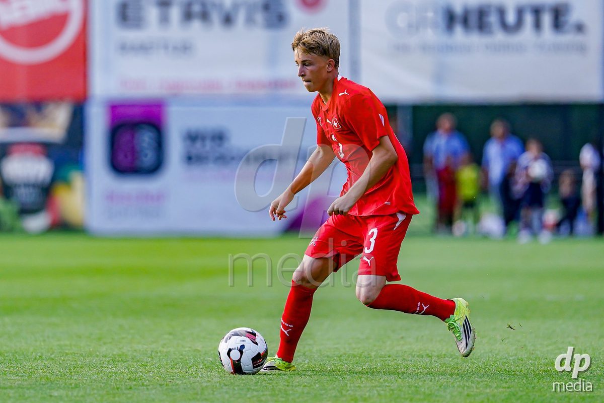 OBERE AU, Switzerland - September 8: Jaron Metzger of Switzerland controls the ball during the International Friendly U20 match between Switzerland and Luxembourg at TBD on September 8, 2026 in Obere Au, Switzerland.