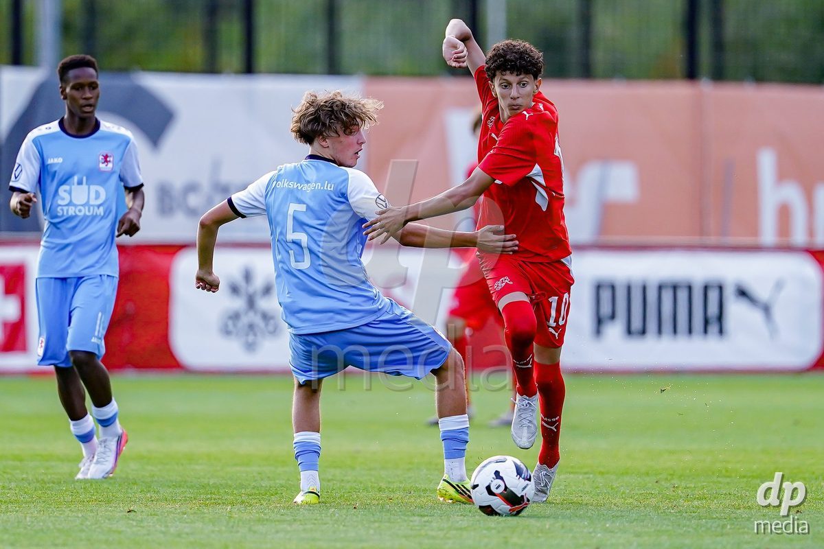 OBERE AU, Switzerland - September 8: Yanis Sadiki of Switzerland (R) and Zayon Laporta of Luxembourg (L) battles for the ball during the International Friendly U20 match between Switzerland and Luxembourg at TBD on September 8, 2026 in Obere Au, Switzerland.