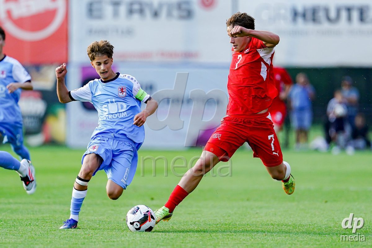 OBERE AU, Switzerland - September 8: Noel Vinzenz Telser of Switzerland (R) and Kenan Kolic of Luxembourg (L) battles for the ball during the International Friendly U20 match between Switzerland and Luxembourg at TBD on September 8, 2026 in Obere Au, Switzerland.