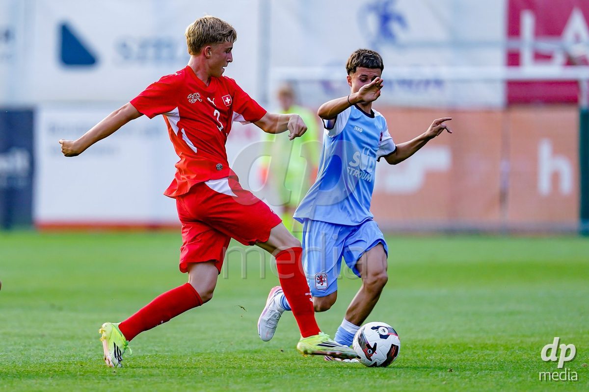 OBERE AU, Switzerland - September 8: Luca Gonçalves Marinho (Luca Goncalves Marinho) of Luxembourg (R) and Jaron Metzger of Switzerland (L) battles for the ball during the International Friendly U20 match between Switzerland and Luxembourg at TBD on September 8, 2026 in Obere Au, Switzerland.