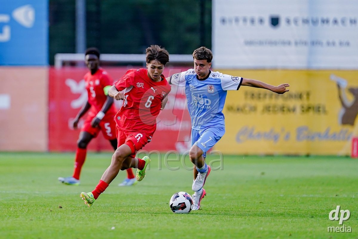 OBERE AU, Switzerland - September 8: Luca Gonçalves Marinho (Luca Goncalves Marinho) of Luxembourg (R) and Juan Manuel Acosta Leal of Switzerland (L) battles for the ball during the International Friendly U20 match between Switzerland and Luxembourg at TBD on September 8, 2026 in Obere Au, Switzerland.
