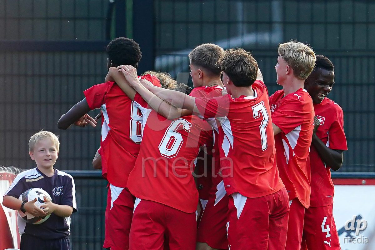 OBERE AU, Switzerland - September 8: Elon Sinani of Switzerland celebrating with team after scoring teams first goal during the International Friendly U20 match between Switzerland and Luxembourg at TBD on September 8, 2026 in Obere Au, Switzerland.