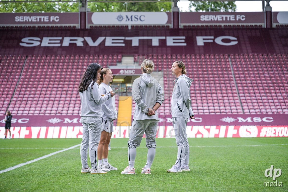 GENEVA, SWITZERLDAND - September 9: Servette players on the pitch before the warm-up during the AXA Women's Super League match between Servette FC Chenois Feminin and FC Yverdon Women at Stade de Geneve on September 9,2026 in Geneva, Switzerland