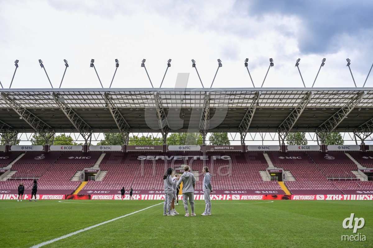 GENEVA, SWITZERLDAND - September 9: Servette players on the pitch before the warm-up during the AXA Women's Super League match between Servette FC Chenois Feminin and FC Yverdon Women at Stade de Geneve on September 9,2026 in Geneva, Switzerland
