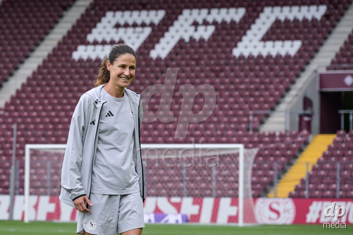 GENEVA, SWITZERLDAND - September 9: Servette players on the pitch before the warm-up during the AXA Women's Super League match between Servette FC Chenois Feminin and FC Yverdon Women at Stade de Geneve on September 9,2026 in Geneva, Switzerland