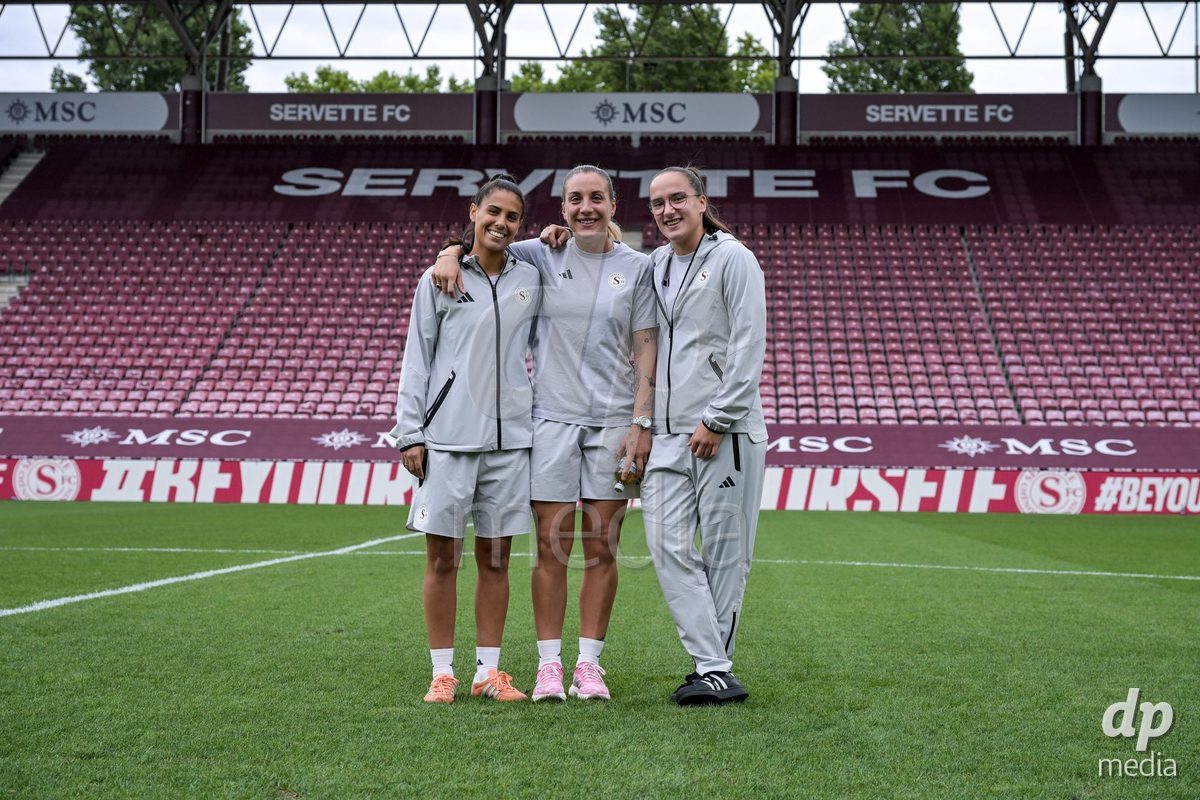GENEVA, SWITZERLDAND - September 9: Servette players on the pitch before the warm-up during the AXA Women's Super League match between Servette FC Chenois Feminin and FC Yverdon Women at Stade de Geneve on September 9,2026 in Geneva, Switzerland