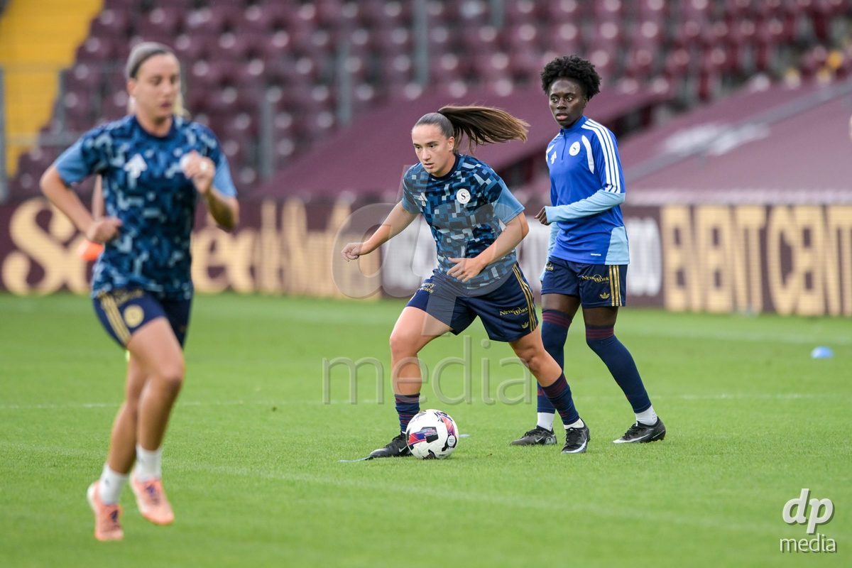 GENEVA, SWITZERLDAND - September 9: Servette players on the pitch for the warm-up during the AXA Women's Super League match between Servette FC Chenois Feminin and FC Yverdon Women at Stade de Geneve on September 9,2026 in Geneva, Switzerland