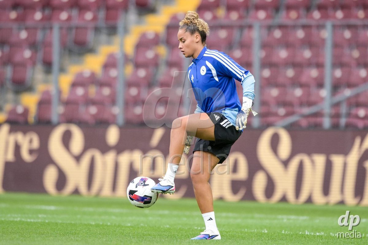 GENEVA, SWITZERLDAND - September 9: Servette players on the pitch for the warm-up during the AXA Women's Super League match between Servette FC Chenois Feminin and FC Yverdon Women at Stade de Geneve on September 9,2026 in Geneva, Switzerland