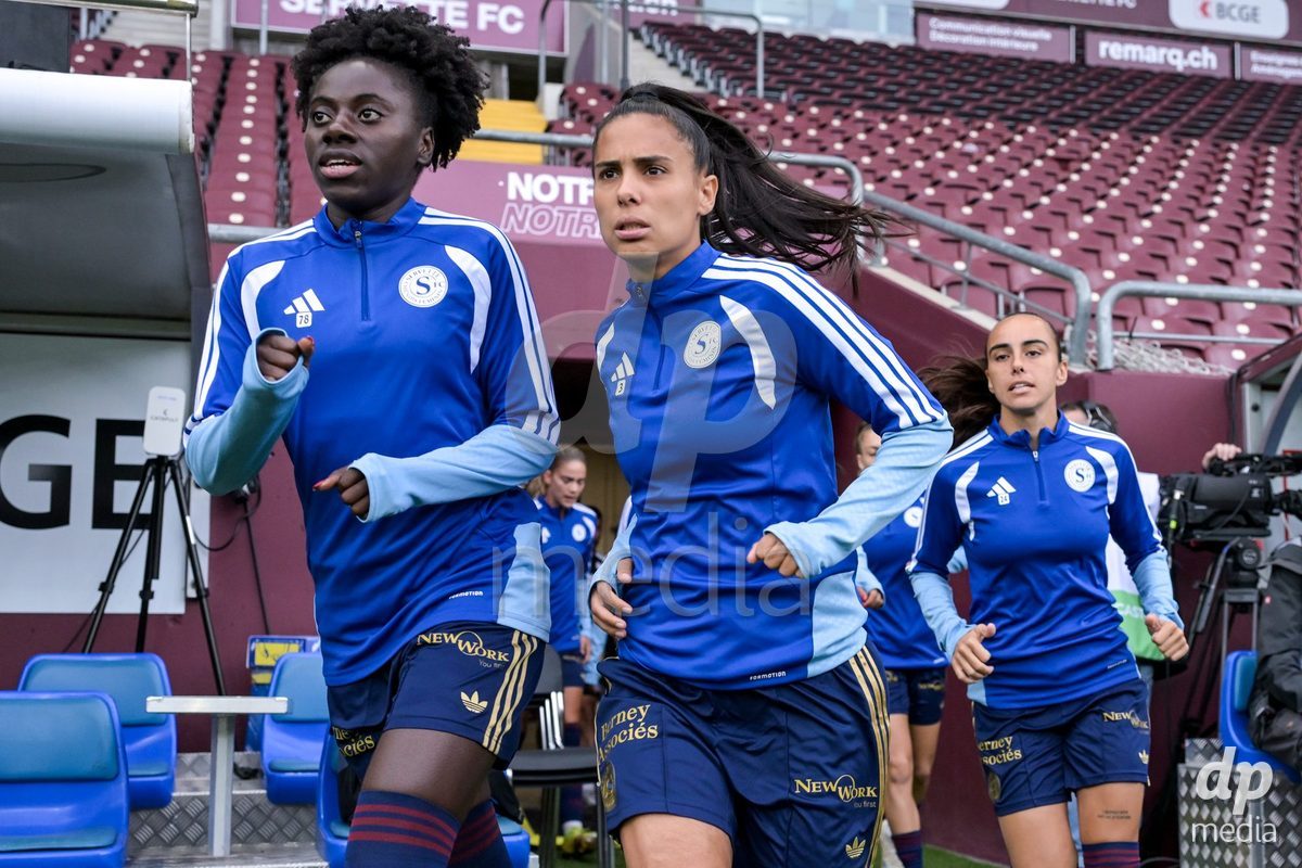 GENEVA, SWITZERLDAND - September 9: Servette players on the pitch for the warm-up during the AXA Women's Super League match between Servette FC Chenois Feminin and FC Yverdon Women at Stade de Geneve on September 9,2026 in Geneva, Switzerland