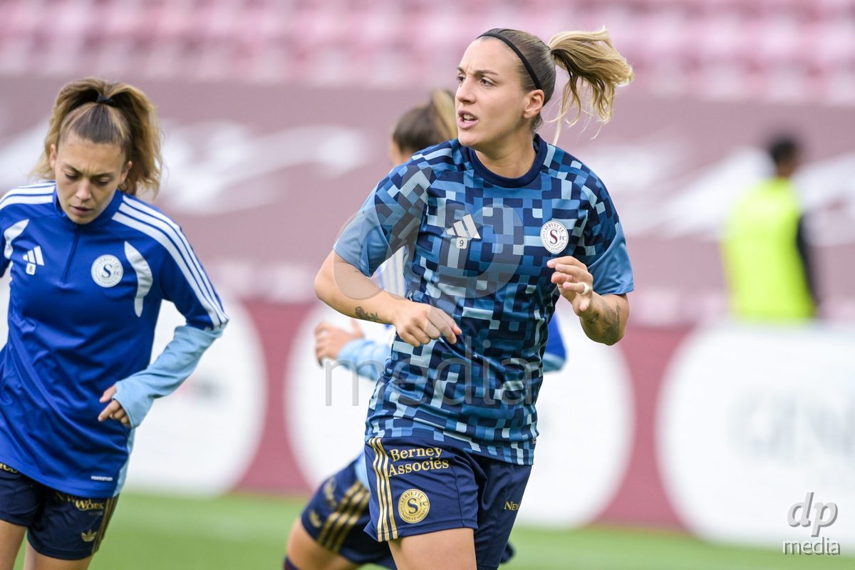 GENEVA, SWITZERLDAND - September 9: Servette players on the pitch for the warm-up during the AXA Women's Super League match between Servette FC Chenois Feminin and FC Yverdon Women at Stade de Geneve on September 9,2026 in Geneva, Switzerland