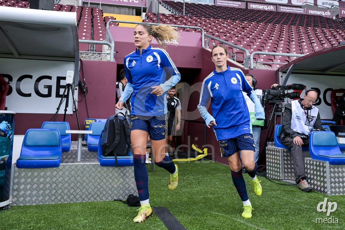 GENEVA, SWITZERLDAND - September 9: Servette players on the pitch for the warm-up during the AXA Women's Super League match between Servette FC Chenois Feminin and FC Yverdon Women at Stade de Geneve on September 9,2026 in Geneva, Switzerland