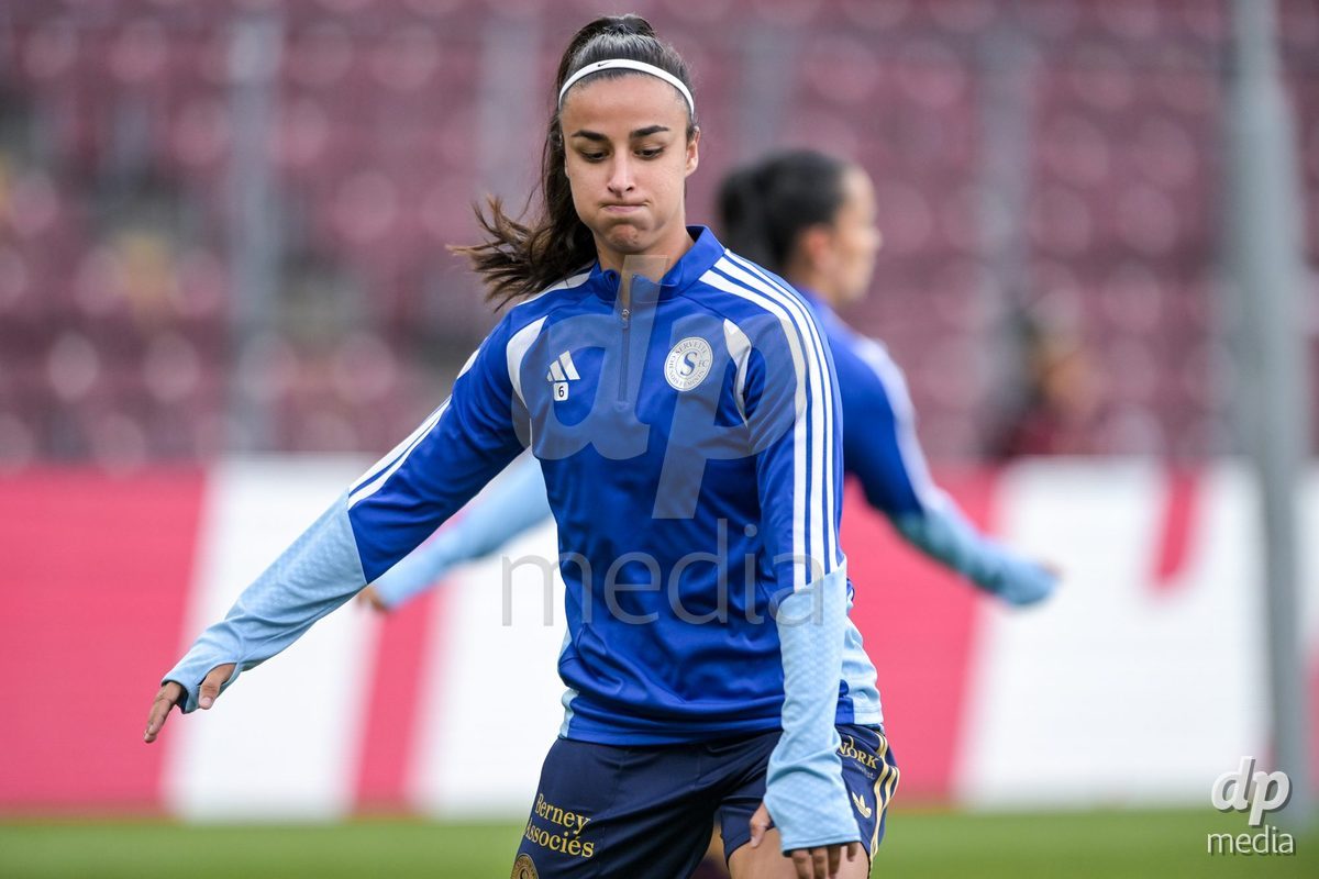 GENEVA, SWITZERLDAND - September 9: Servette players on the pitch for the warm-up during the AXA Women's Super League match between Servette FC Chenois Feminin and FC Yverdon Women at Stade de Geneve on September 9,2026 in Geneva, Switzerland