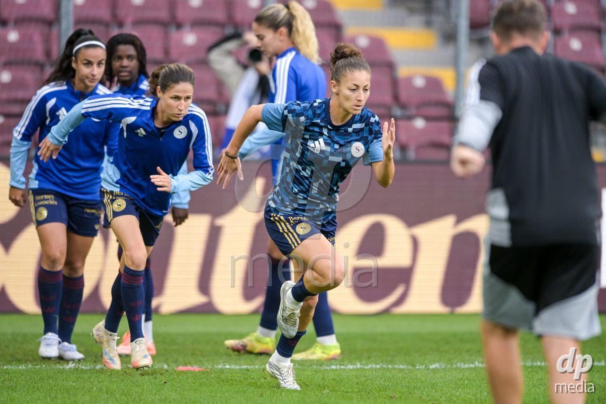GENEVA, SWITZERLDAND - September 9: Servette players on the pitch for the warm-up during the AXA Women's Super League match between Servette FC Chenois Feminin and FC Yverdon Women at Stade de Geneve on September 9,2026 in Geneva, Switzerland