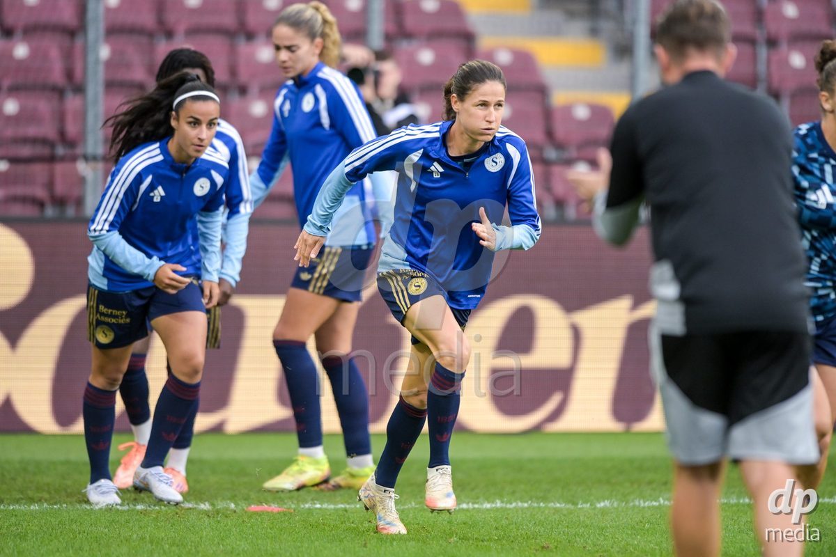 GENEVA, SWITZERLDAND - September 9: Servette players on the pitch for the warm-up during the AXA Women's Super League match between Servette FC Chenois Feminin and FC Yverdon Women at Stade de Geneve on September 9,2026 in Geneva, Switzerland
