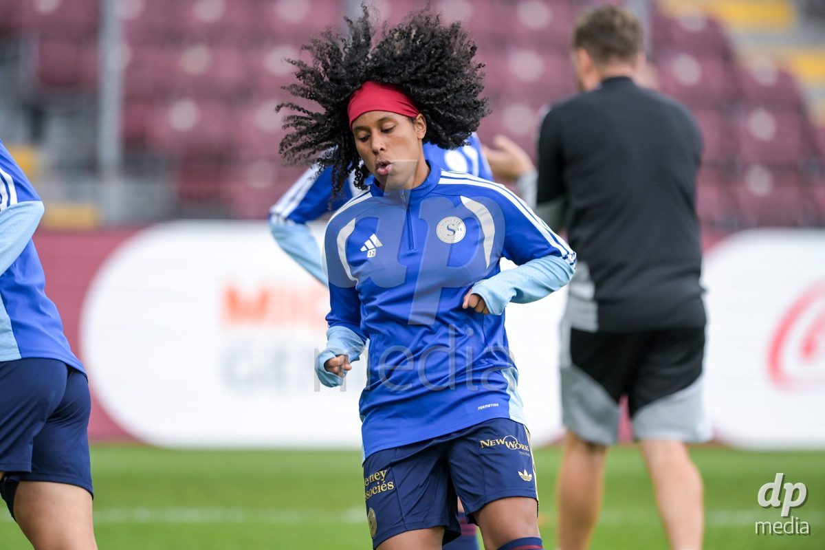 GENEVA, SWITZERLDAND - September 9: Servette players on the pitch for the warm-up during the AXA Women's Super League match between Servette FC Chenois Feminin and FC Yverdon Women at Stade de Geneve on September 9,2026 in Geneva, Switzerland