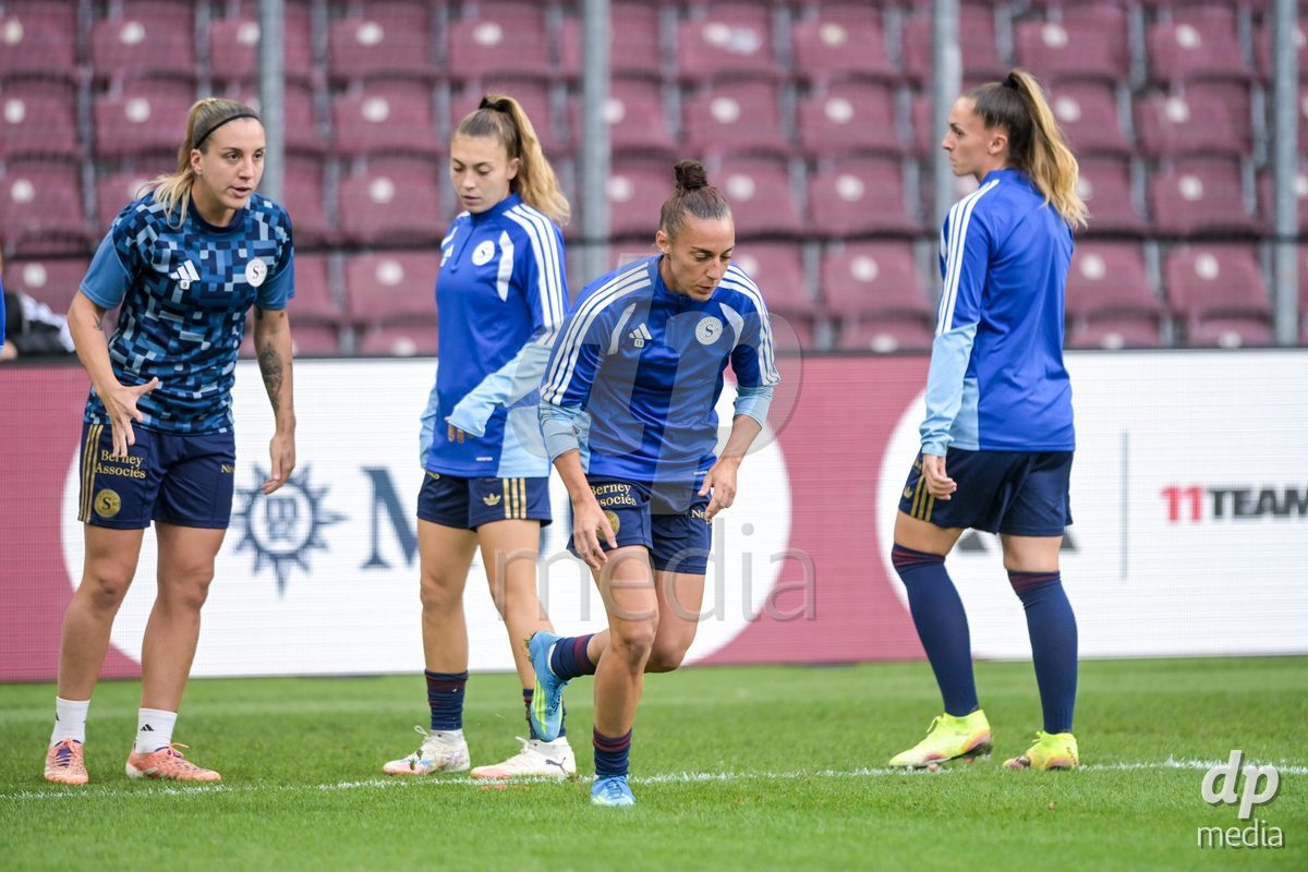 GENEVA, SWITZERLDAND - September 9: Servette players on the pitch for the warm-up during the AXA Women's Super League match between Servette FC Chenois Feminin and FC Yverdon Women at Stade de Geneve on September 9,2026 in Geneva, Switzerland