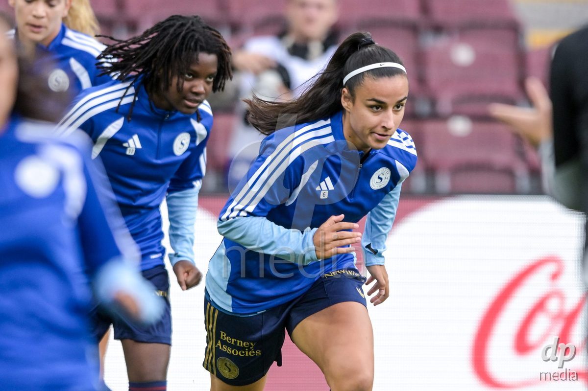 GENEVA, SWITZERLDAND - September 9: Servette players on the pitch for the warm-up during the AXA Women's Super League match between Servette FC Chenois Feminin and FC Yverdon Women at Stade de Geneve on September 9,2026 in Geneva, Switzerland