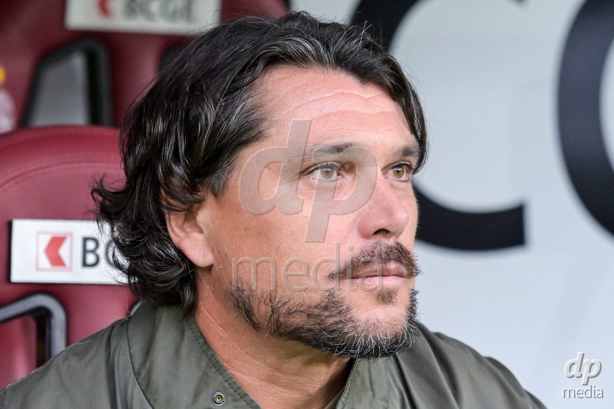 GENEVA, SWITZERLDAND - September 9: Cristian Toro, head coach of Servette during the AXA Women's Super League match between Servette FC Chenois Feminin and FC Yverdon Women at Stade de Geneve on September 9,2026 in Geneva, Switzerland
