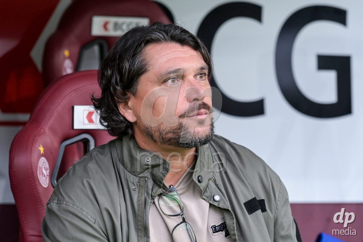 GENEVA, SWITZERLDAND - September 9: Cristian Toro, head coach of Servette during the AXA Women's Super League match between Servette FC Chenois Feminin and FC Yverdon Women at Stade de Geneve on September 9,2026 in Geneva, Switzerland