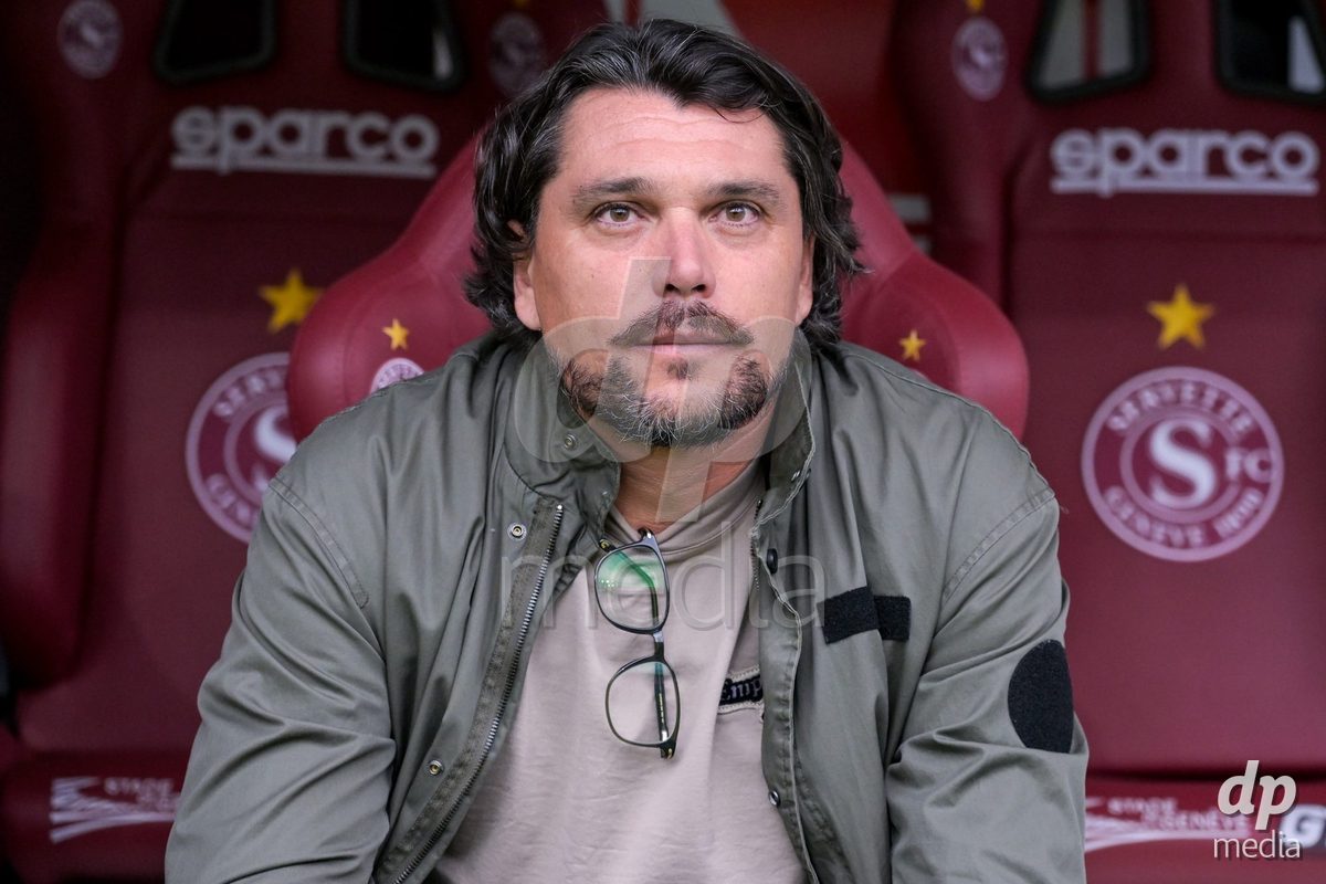 GENEVA, SWITZERLDAND - September 9: Cristian Toro, head coach of Servette during the AXA Women's Super League match between Servette FC Chenois Feminin and FC Yverdon Women at Stade de Geneve on September 9,2026 in Geneva, Switzerland