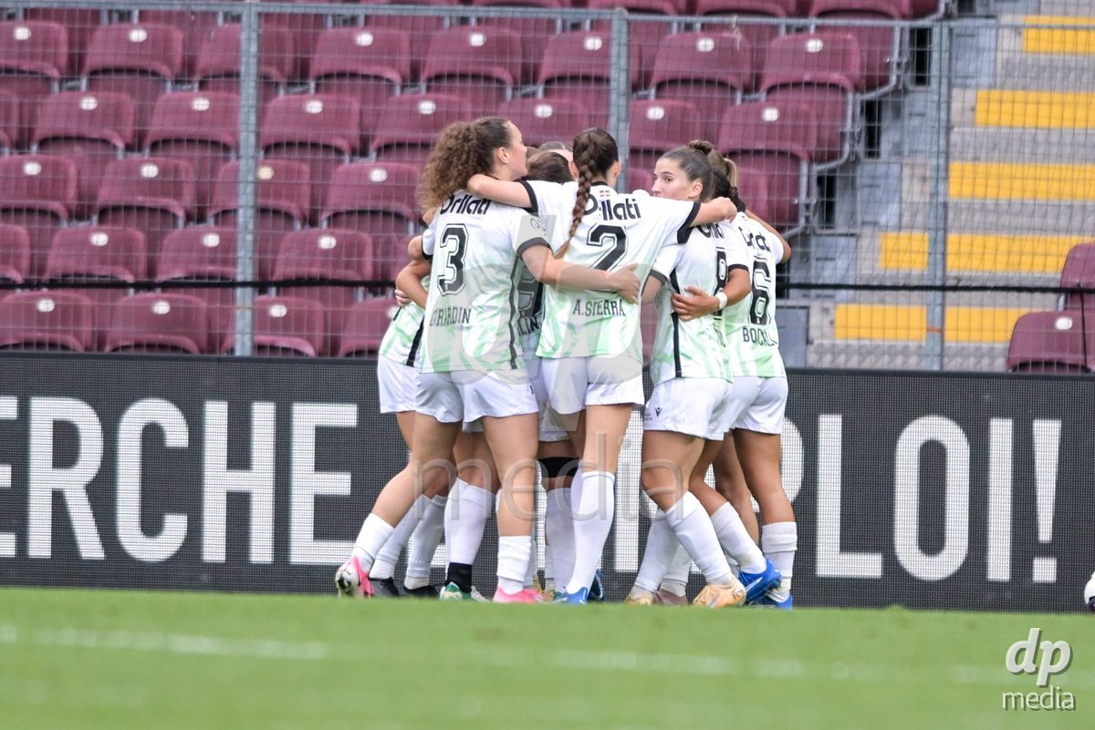GENEVA, SWITZERLDAND - September 9: a players of Yverdon Women celebrate the 1-0 gol during the AXA Women's Super League match between Servette FC Chenois Feminin and FC Yverdon Women at Stade de Geneve on September 9,2026 in Geneva, Switzerland