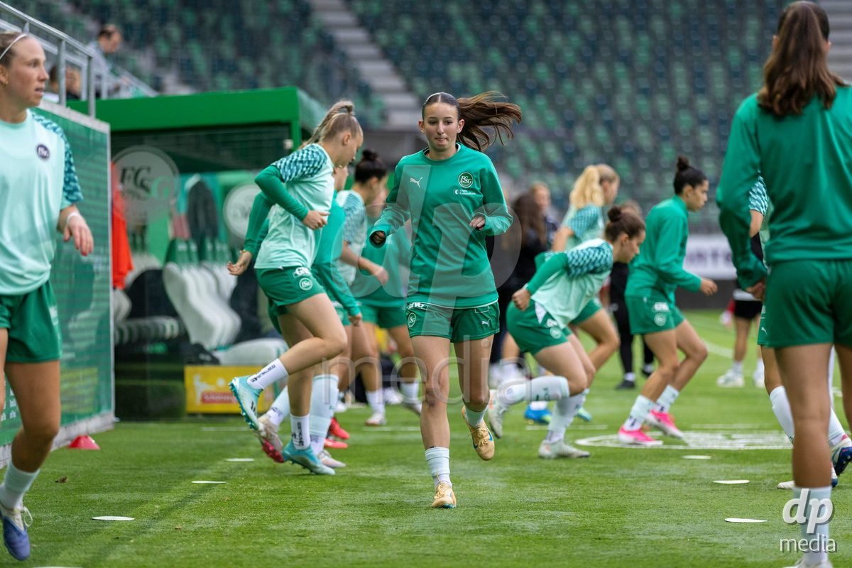 ST. GALLEN, SWITZERLAND - September 9: Players of FC St. Gallen Frauen warming up at the AXA Women's Super League match between FC St. Gallen 1879 and FC Aarau Frauen at Berit Sitterstadion on September 9, 2026 in St. Gallen, Switzerland.