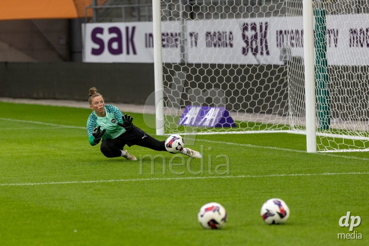ST. GALLEN, SWITZERLAND - September 9: goalkeeper Sandra Klug of FC St. Gallen Frauen warming up during the AXA Women's Super League match between FC St. Gallen 1879 and FC Aarau Frauen at Berit Sitterstadion on September 9, 2026 in St. Gallen, Switzerland.