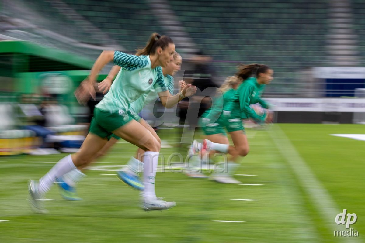 ST. GALLEN, SWITZERLAND - September 9: Players of FC St. Gallen Frauen warming up at the AXA Women's Super League match between FC St. Gallen 1879 and FC Aarau Frauen at Berit Sitterstadion on September 9, 2026 in St. Gallen, Switzerland.