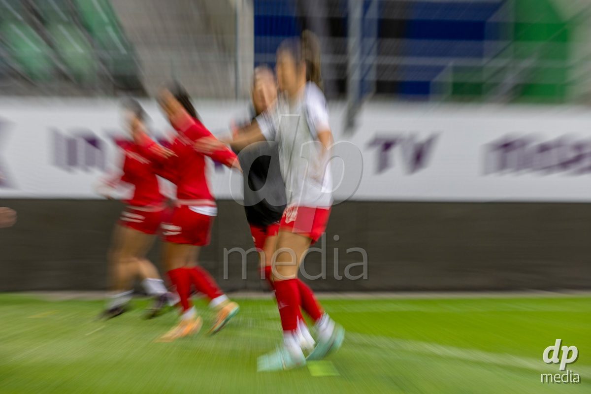 ST. GALLEN, SWITZERLAND - September 9: FC Aarau Frauen warming up at the AXA Women's Super League match between FC St. Gallen 1879 and FC Aarau Frauen at Berit Sitterstadion on September 9, 2026 in St. Gallen, Switzerland.