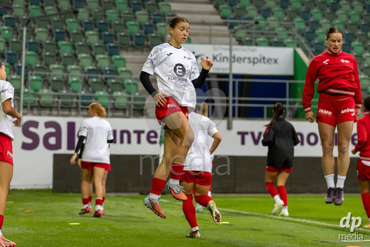ST. GALLEN, SWITZERLAND - September 9: FC Aarau Frauen warming up at the AXA Women's Super League match between FC St. Gallen 1879 and FC Aarau Frauen at Berit Sitterstadion on September 9, 2026 in St. Gallen, Switzerland.