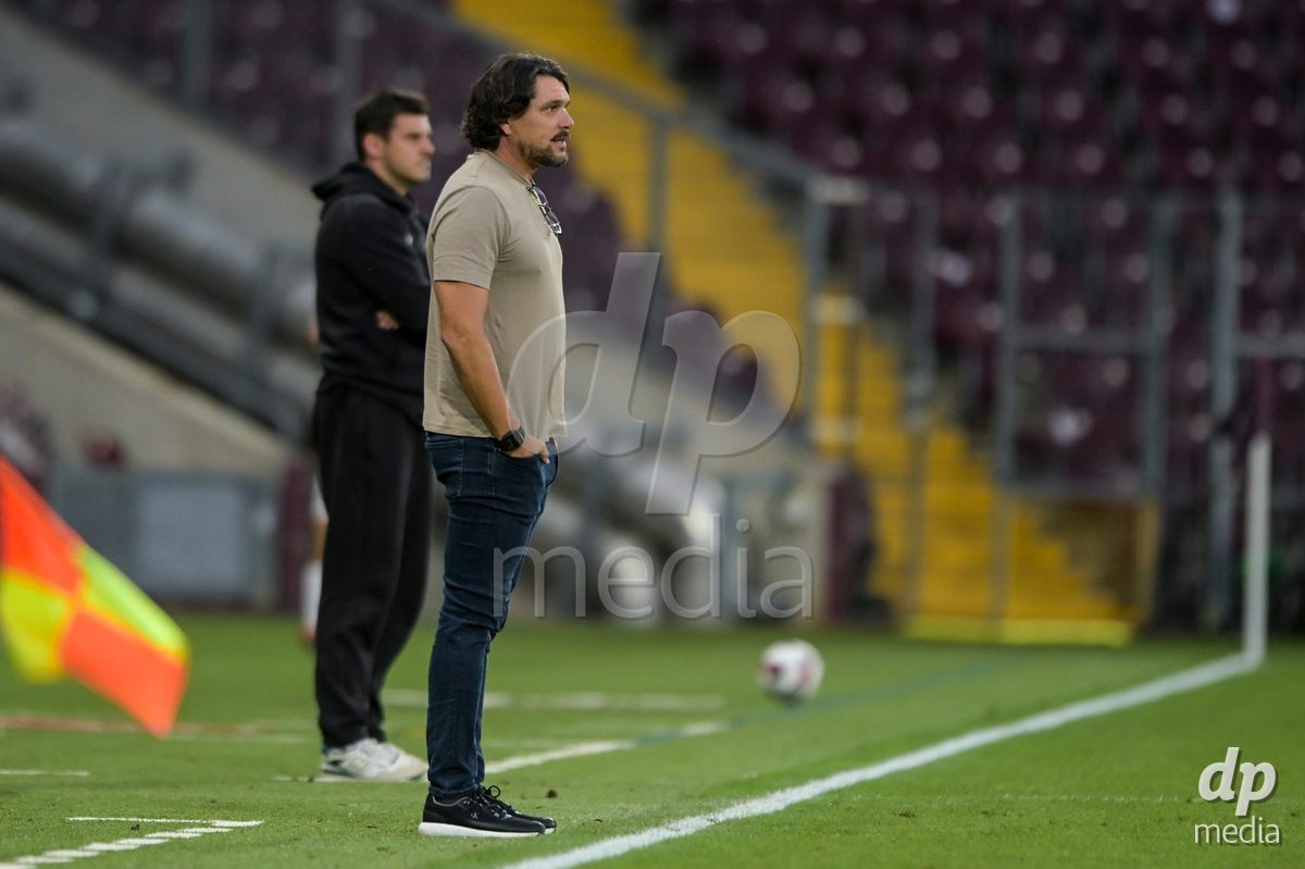 GENEVA, SWITZERLDAND - September 9: Cristian Toro, head coach of Servette during the AXA Women's Super League match between Servette FC Chenois Feminin and FC Yverdon Women at Stade de Geneve on September 9,2026 in Geneva, Switzerland