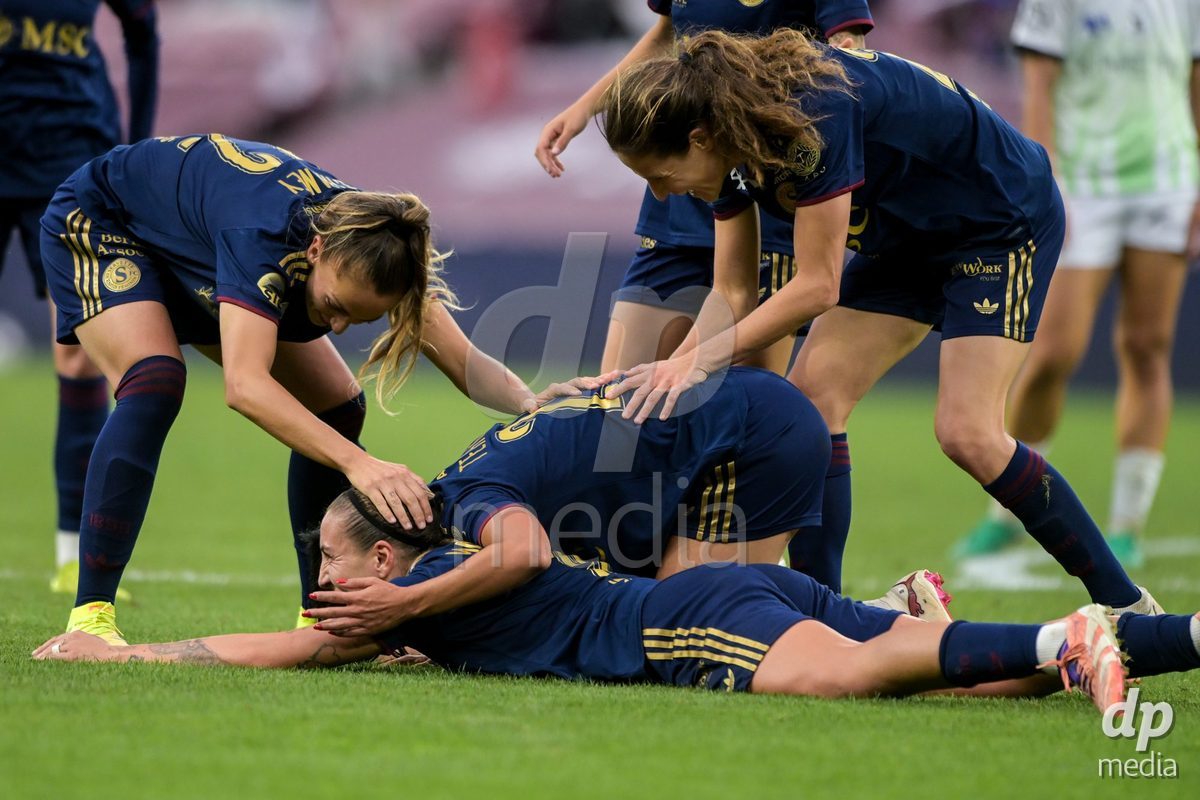 GENEVA, SWITZERLDAND - September 9: Gloria Marinelli of Servette celebrate the 3-2 gol during the AXA Women's Super League match between Servette FC Chenois Feminin and FC Yverdon Women at Stade de Geneve on September 9,2026 in Geneva, Switzerland