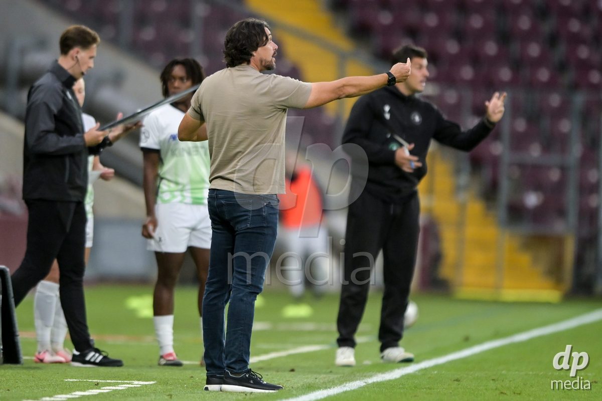 GENEVA, SWITZERLDAND - September 9: Cristian Toro, head coach of Servette during the AXA Women's Super League match between Servette FC Chenois Feminin and FC Yverdon Women at Stade de Geneve on September 9,2026 in Geneva, Switzerland