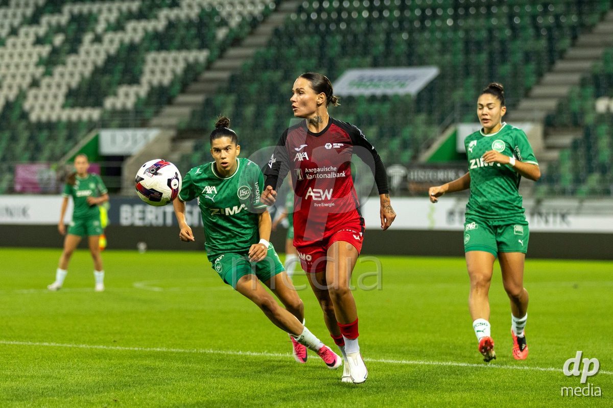 ST. GALLEN, SWITZERLAND - September 9: Vanesa Hoti of FC Aarau Frauen (C) controls the ball during the AXA Women's Super League match between FC St. Gallen 1879 and FC Aarau Frauen at Berit Sitterstadion on September 9, 2026 in St. Gallen, Switzerland.