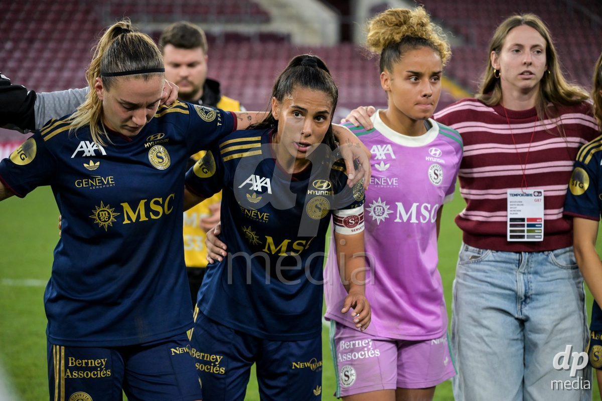 GENEVA, SWITZERLDAND - September 9: The Servette captain speaks to the group. during the AXA Women's Super League match between Servette FC Chenois Feminin and FC Yverdon Women at Stade de Geneve on September 9,2026 in Geneva, Switzerland