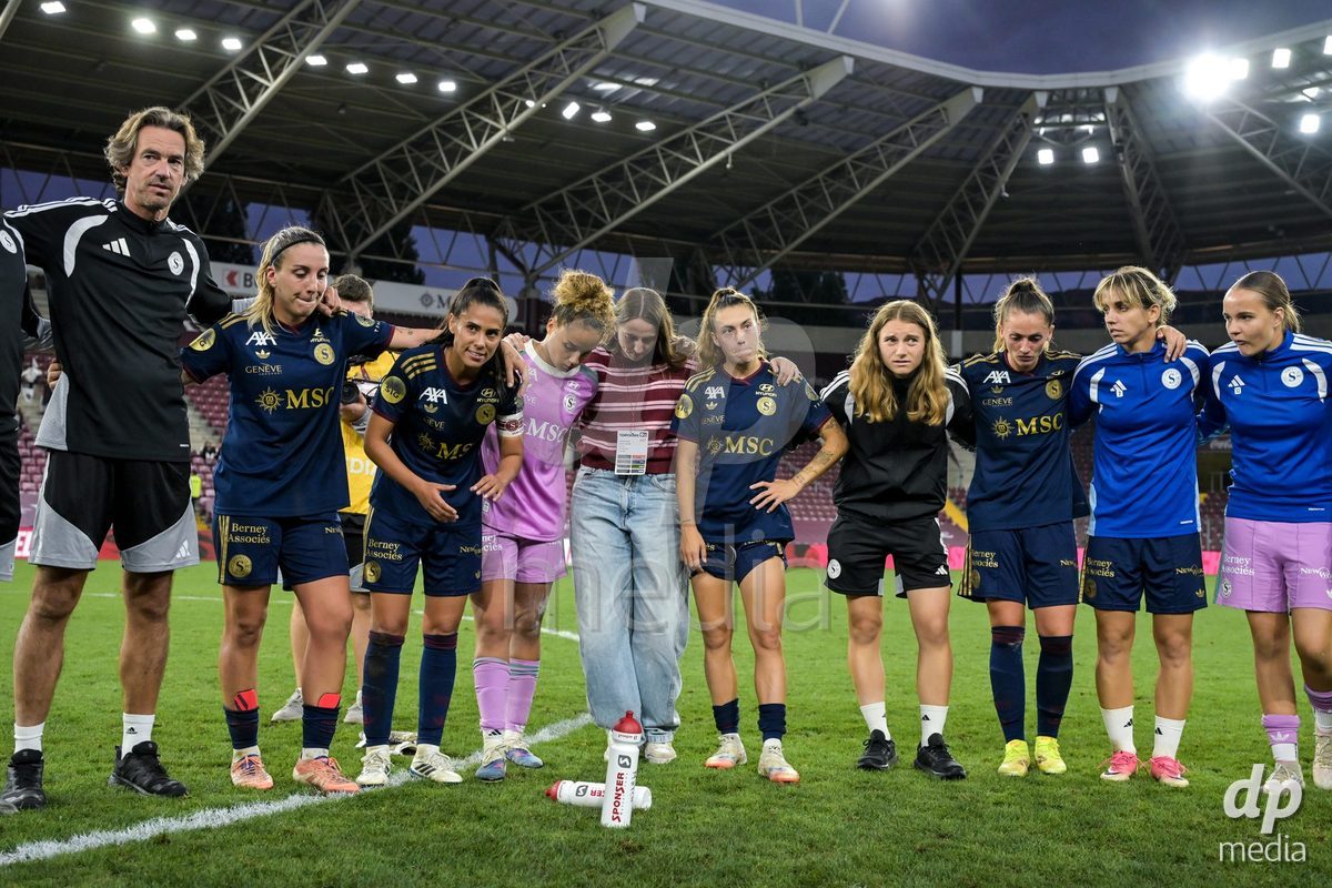 GENEVA, SWITZERLDAND - September 9: The Servette captain speaks to the group. during the AXA Women's Super League match between Servette FC Chenois Feminin and FC Yverdon Women at Stade de Geneve on September 9,2026 in Geneva, Switzerland