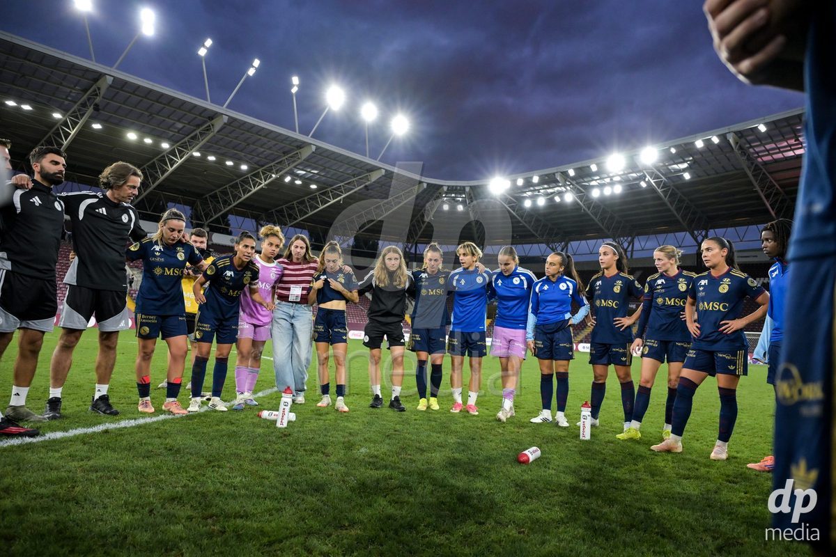 GENEVA, SWITZERLDAND - September 9: The Servette captain speaks to the group. during the AXA Women's Super League match between Servette FC Chenois Feminin and FC Yverdon Women at Stade de Geneve on September 9,2026 in Geneva, Switzerland